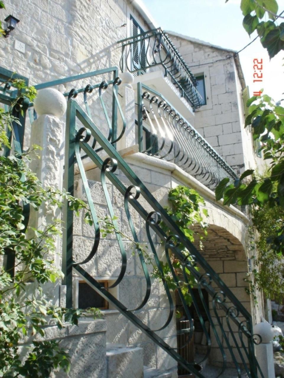 Villa Nikola Брела Экстерьер фото