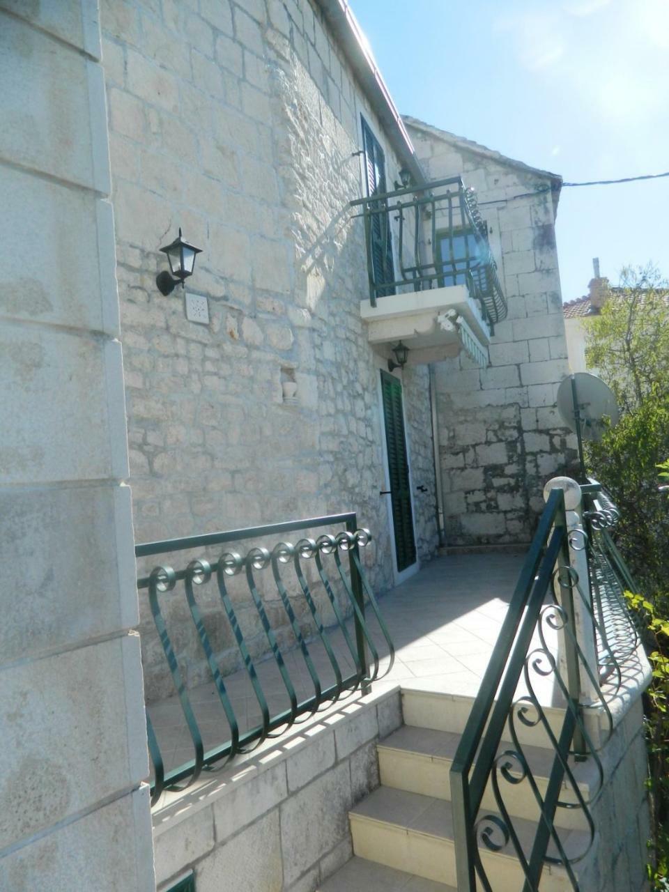 Villa Nikola Брела Экстерьер фото